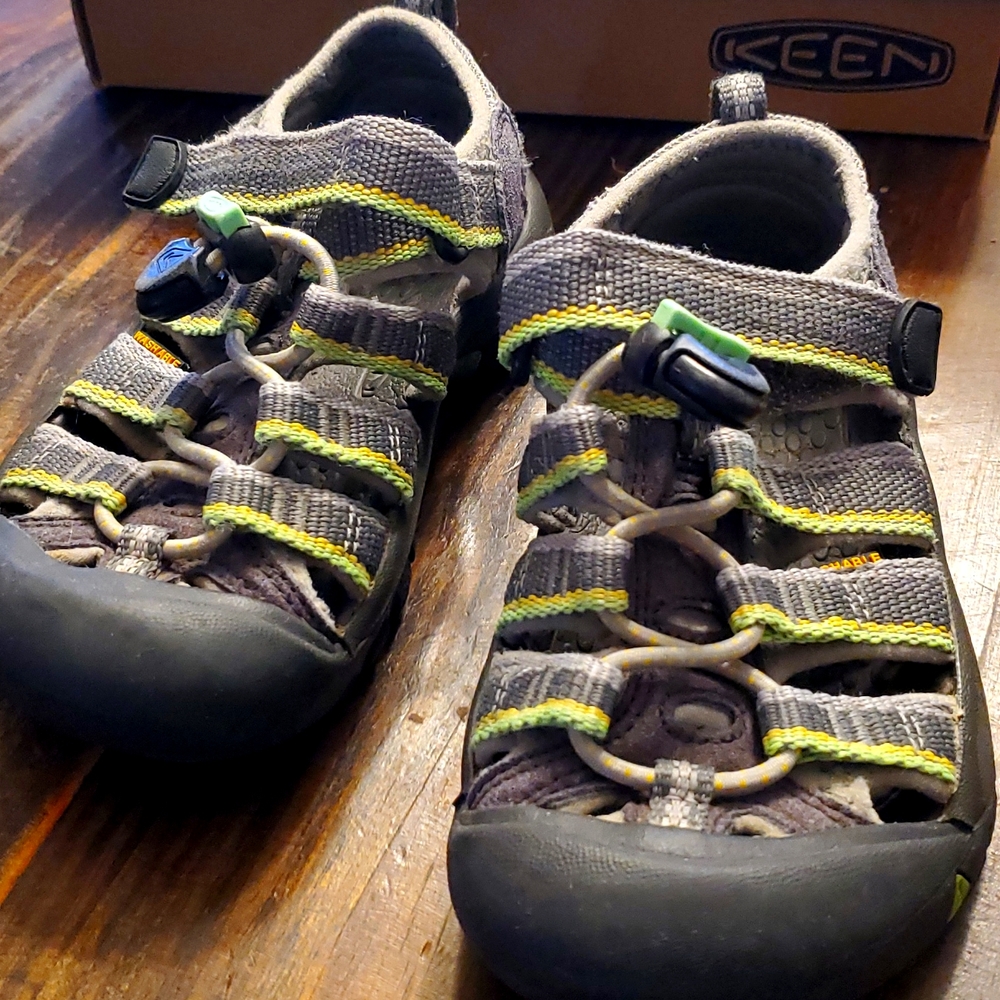 Keen Sandals, Racer Gray color, toddler  boys, child size 9.